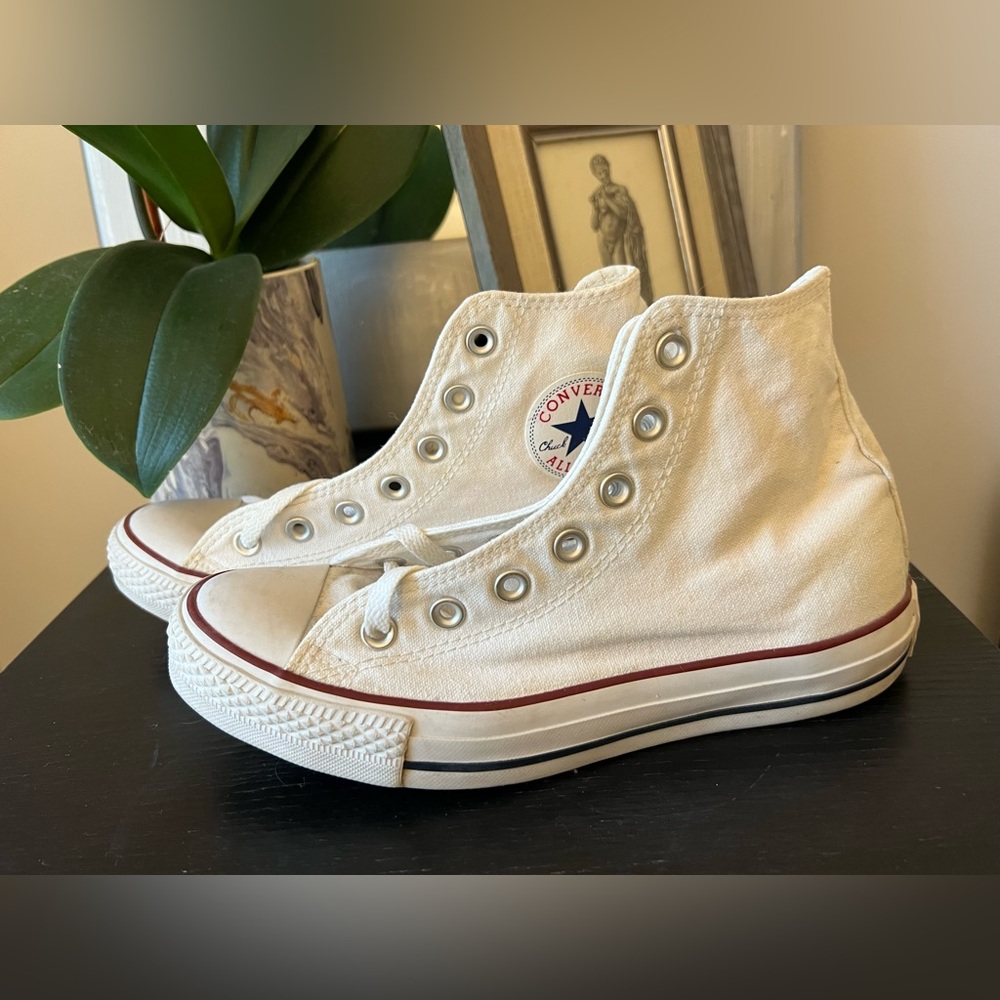 Women’s size 8.5 converse all star high top sneakers